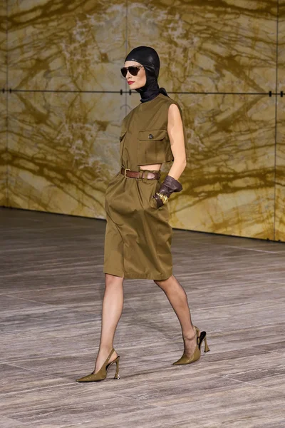 Look 17